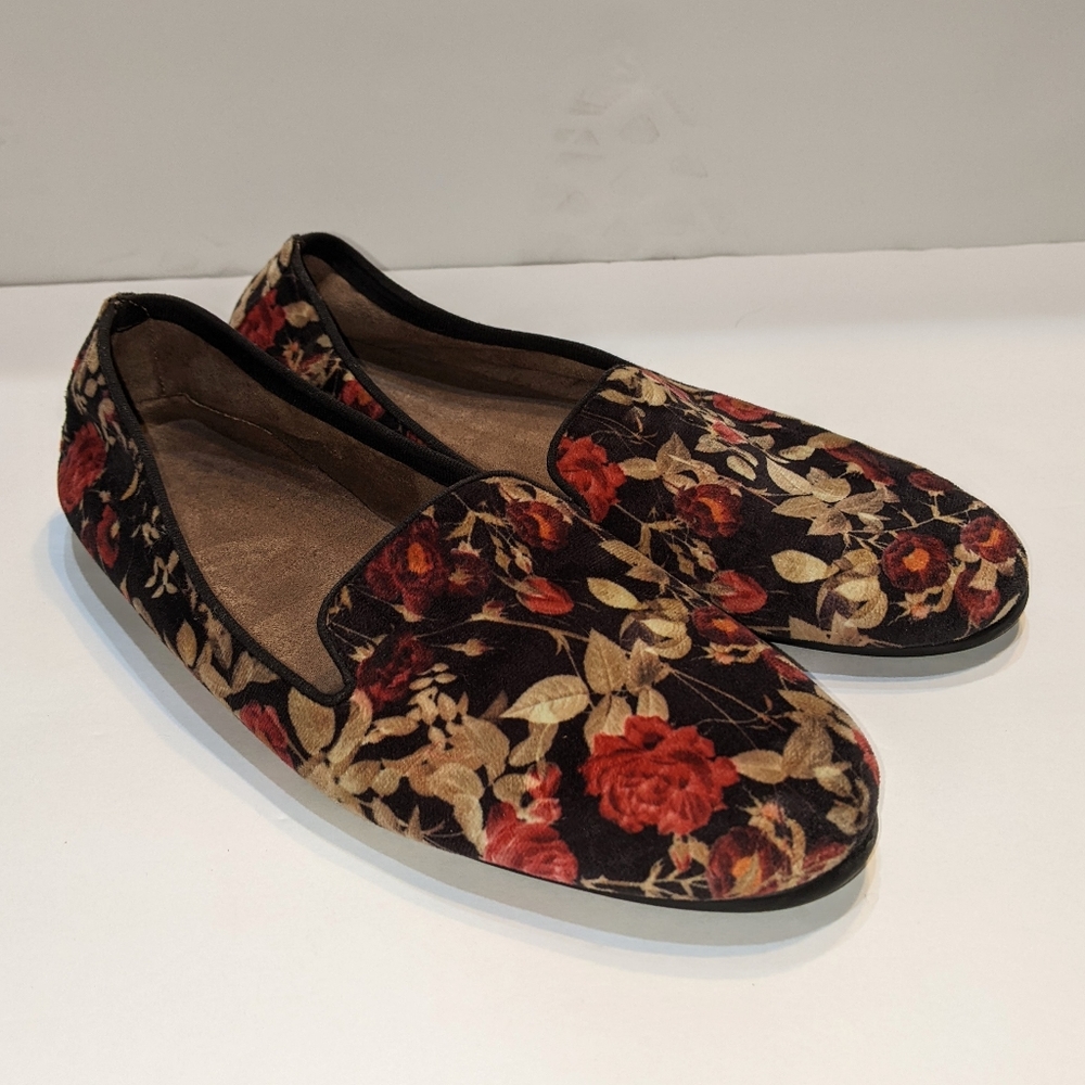 AEROSOLES Floral Patterned Loafers - Black and Red